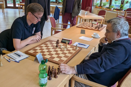 Tobias Vöge spielt gegen IM Klenburg in einem Turmendspiel